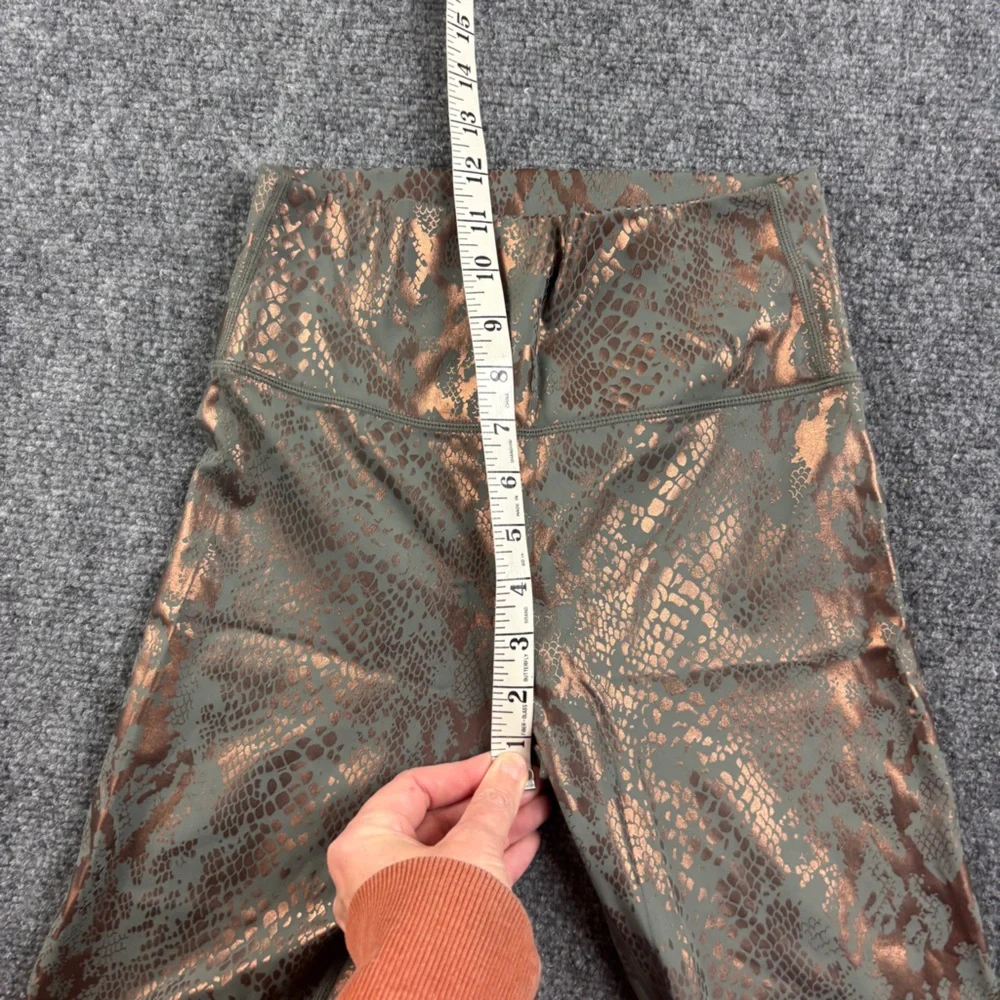ZYIA Women’s Grey/metallic copper Snake print Athletic leggings size: 6-8 - Picture 5 of 7